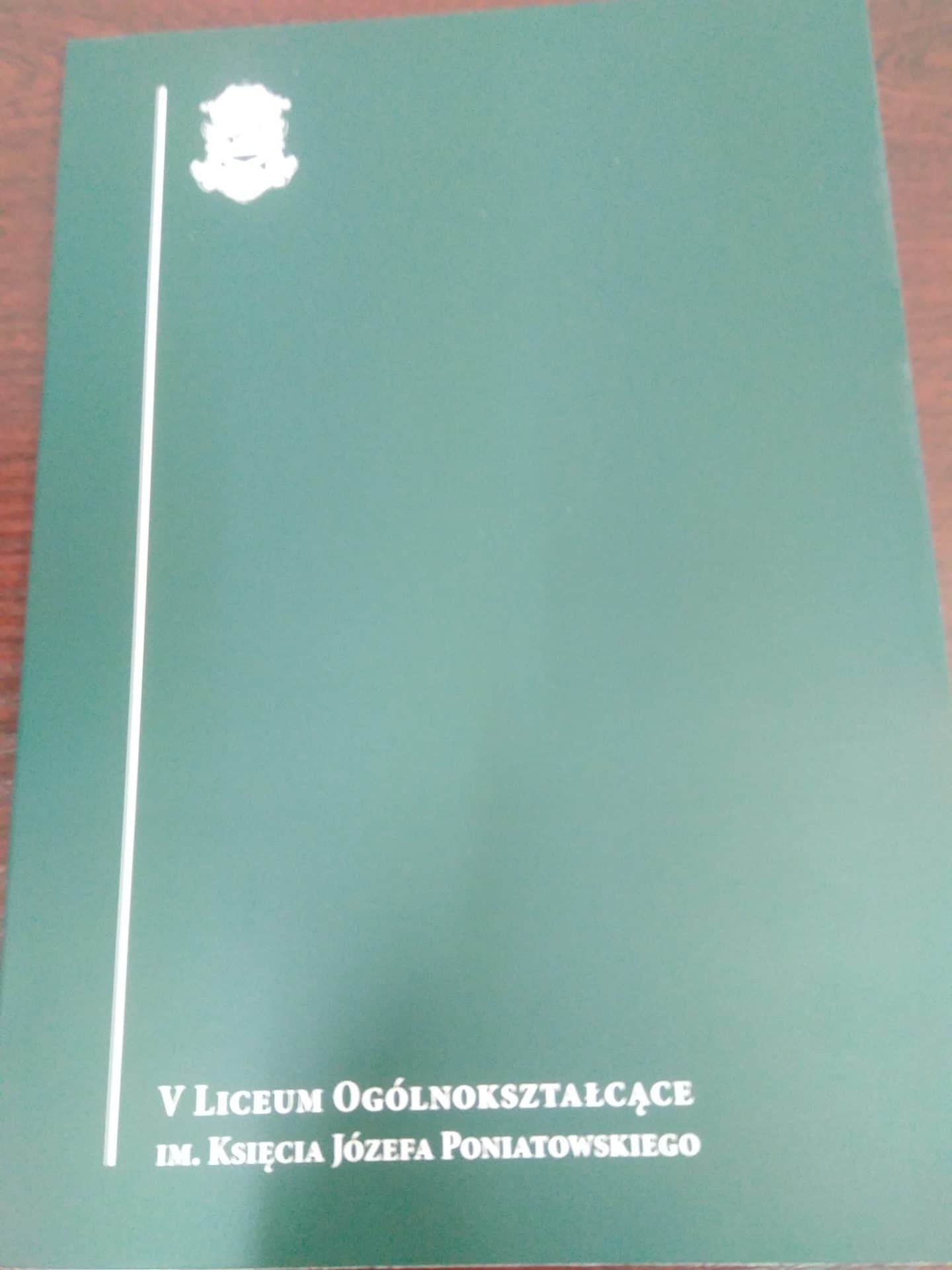teczka z napisem V Liceum Ogólnokształcące im. Księcia Józefa Poniatowskiego