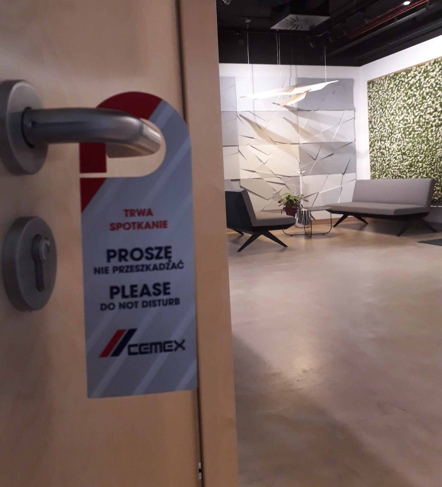 20190814_101155 zawieszki na klamki z logo Cemex