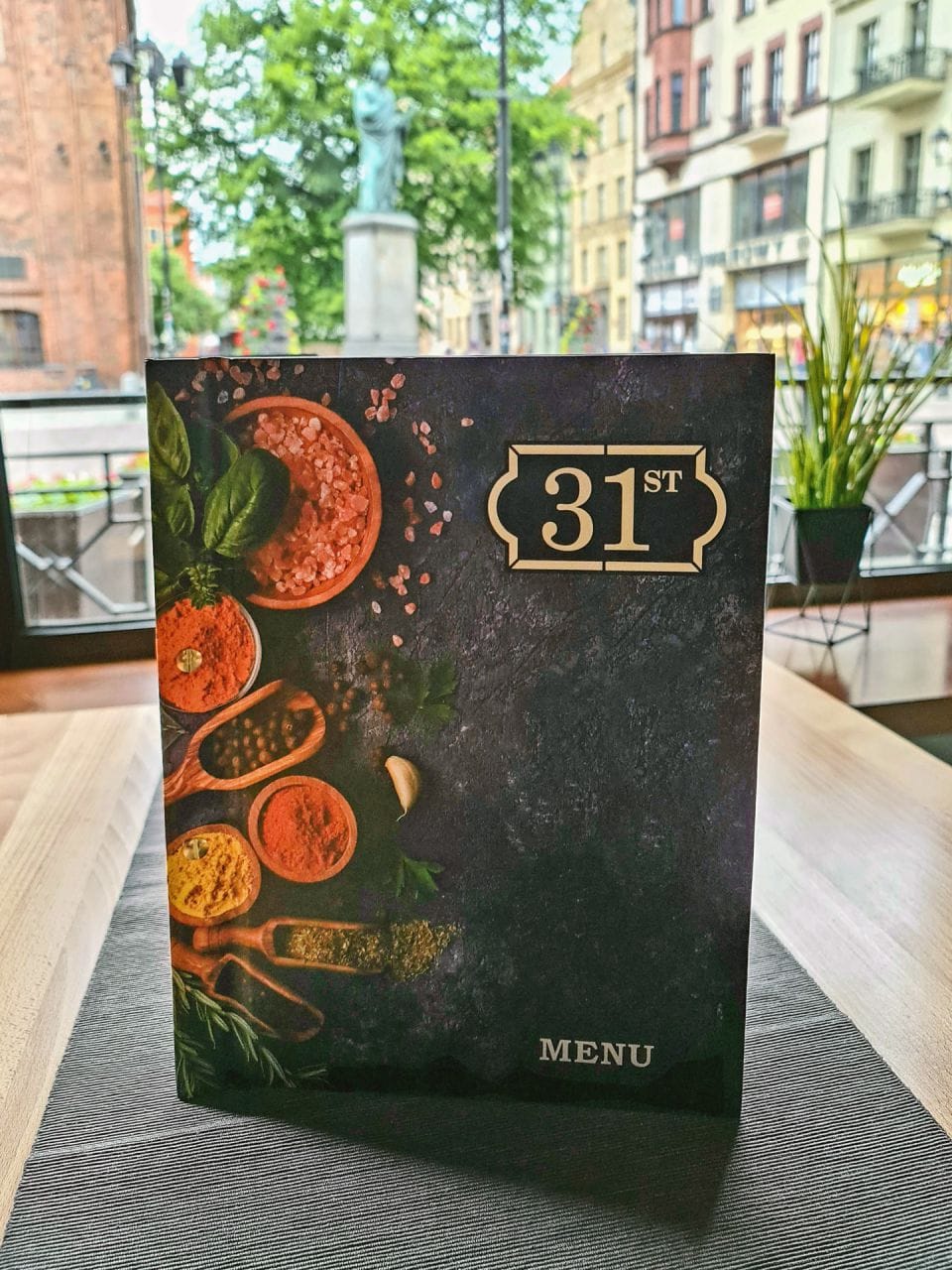 okładki menu z logo restauracji 31st