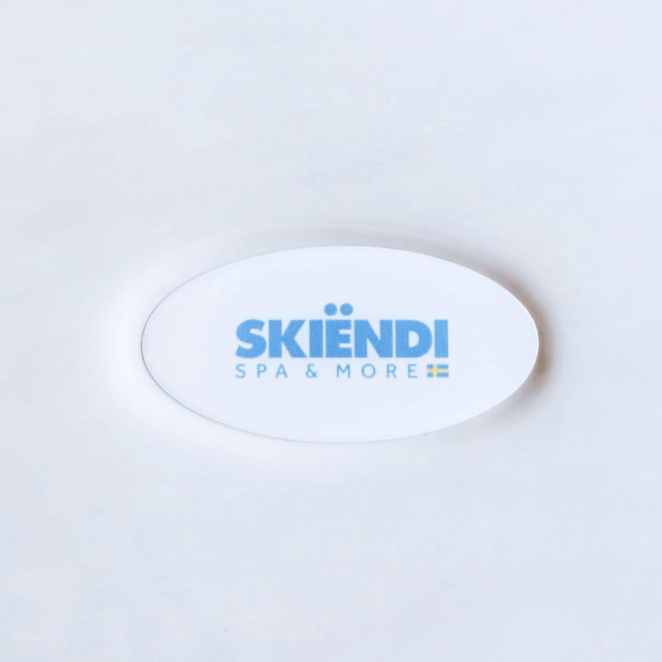 naklejki z logo SKIENDI