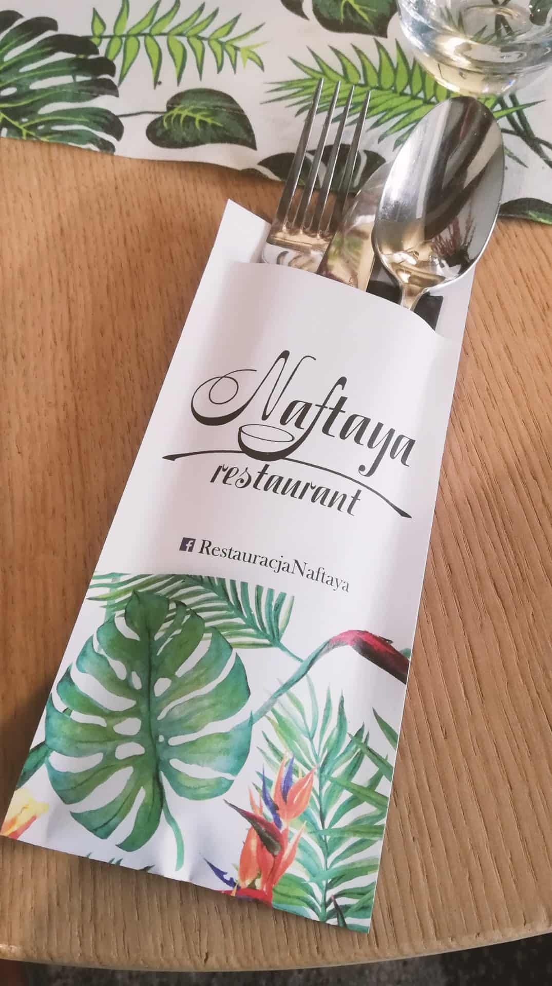papierowe etui na sztućce z nadrukiem dla restauracji Naftaya