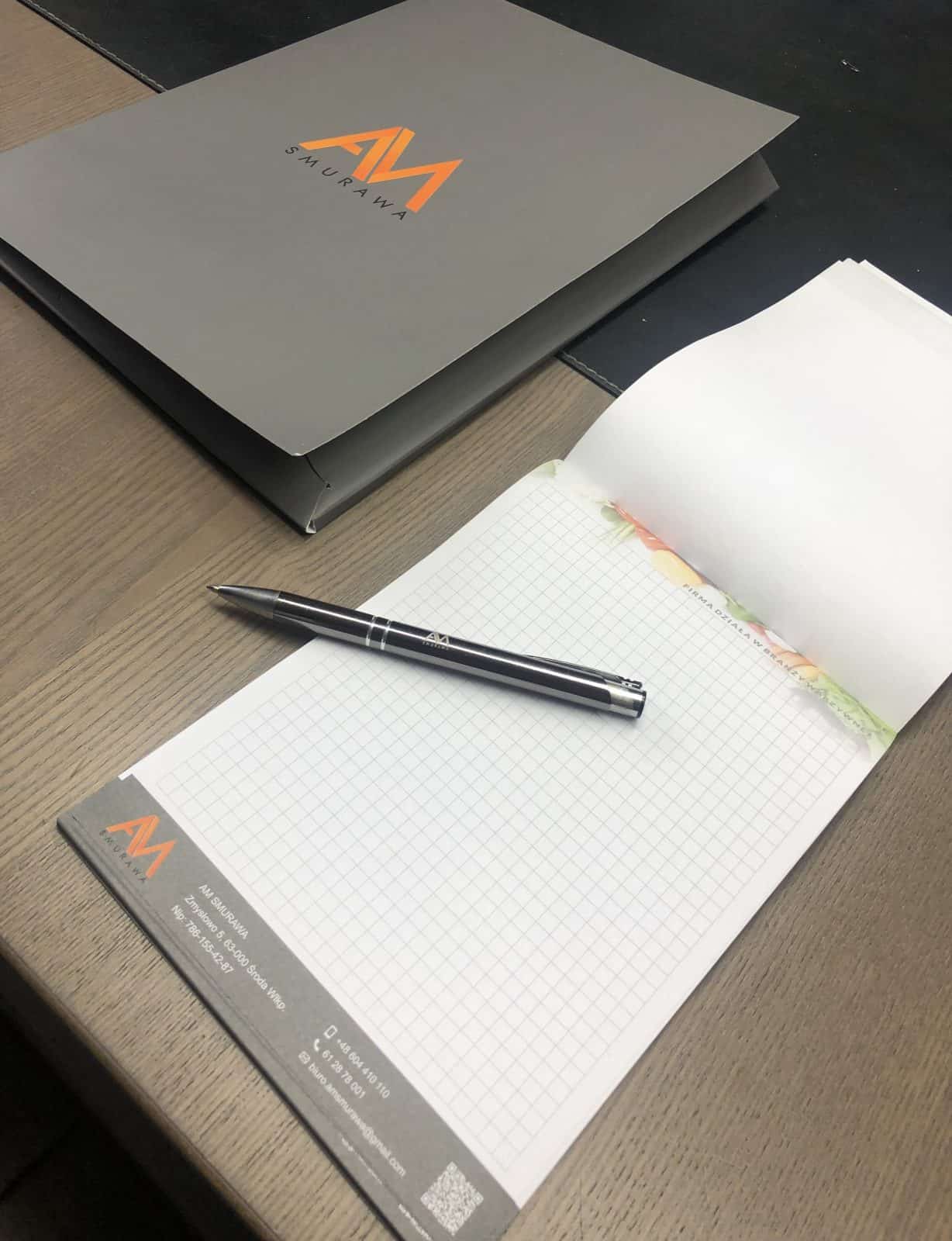 teczki ofertowe oraz notesy reklamowe z logo AM Smurawa
