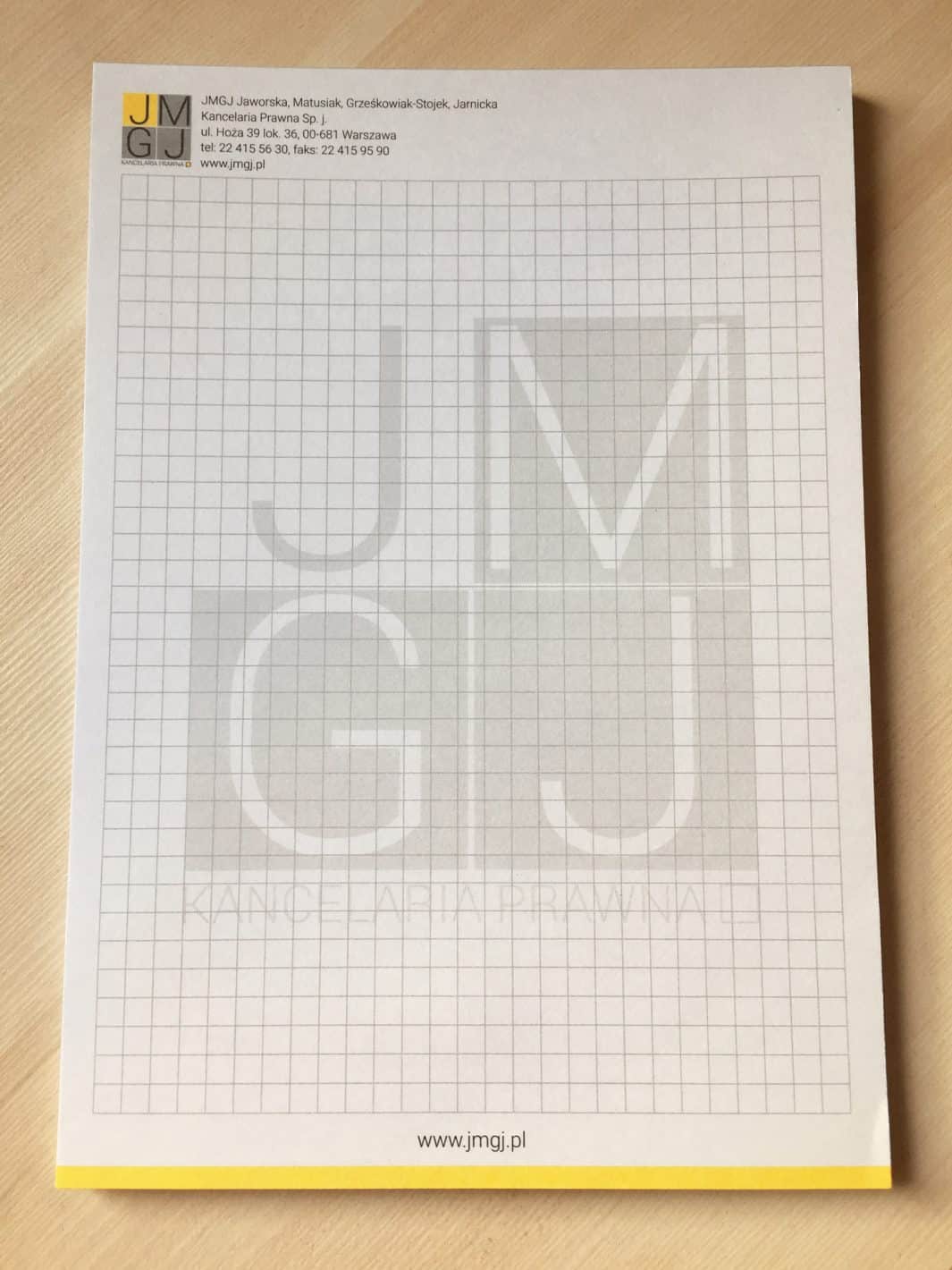 zdjęcie notesów z logo JMGJ