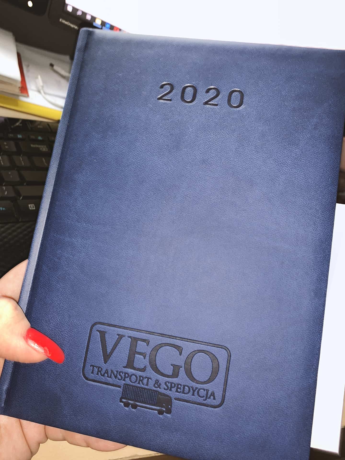 image-(2)-portfolio kalendarze reklamowe z tłoczonym logo VEGO