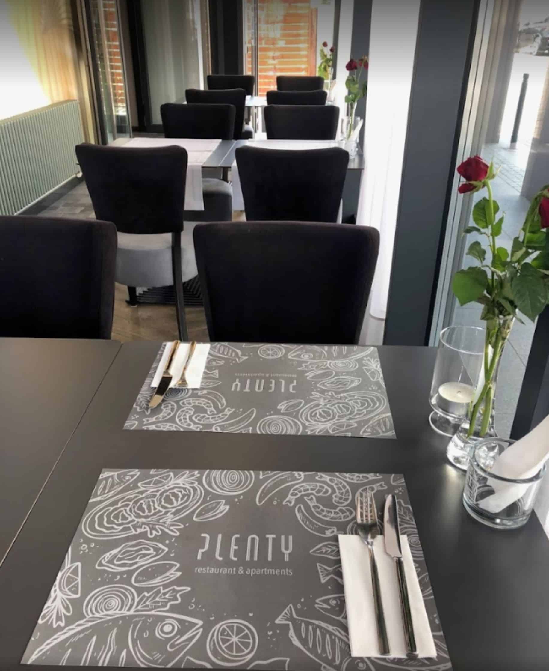 podklll podkładki restauracyjne z logo Plenty